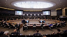 Spojenci mají na summitu v Bruselu přijmout novou ambiciózní koncepci NATO...