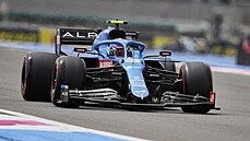 Esteban Ocon  z týmu Alpine v kvalifikaci Velké ceny Francie F1.