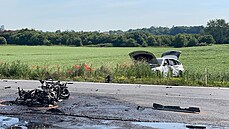 Motorka shoela po sráce s autem u Kojetic na Mlnicku. (15.6.2021)