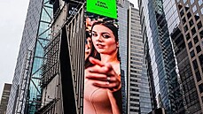 Zpěvačka Ewa Farna na obřím billboardu na Times Square (2021)