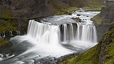 Vodopád Axlarfoss vidí jenom málo návtvník. Je ukrytý ve vnitrozemí a dostat...