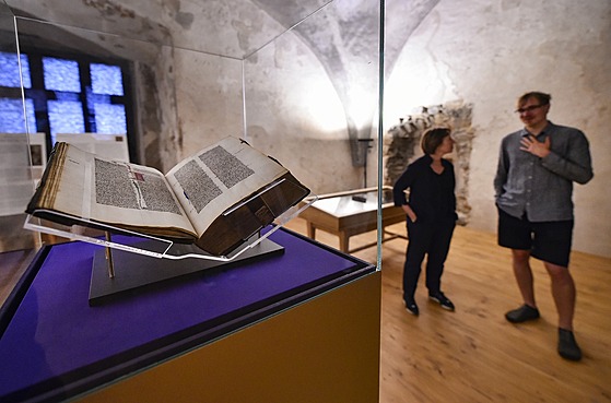 Hrad v Lipnici nad Sázavou představil výstavu Příběh Lipnické bible.