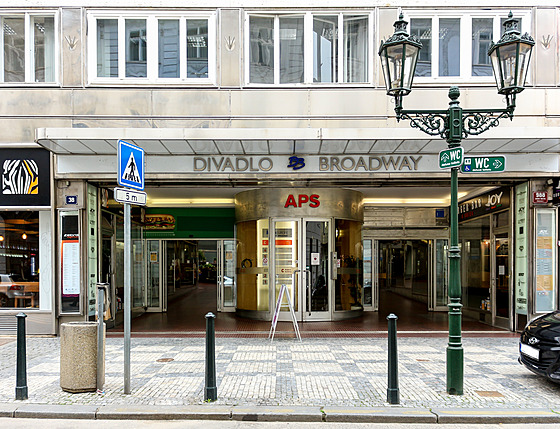 Stát chystá dražbu Paláce Broadway v Praze nejméně za miliardu korun. (22....
