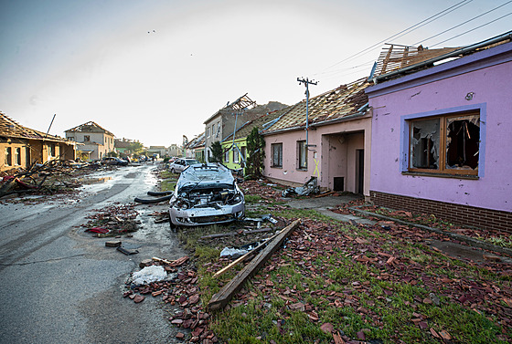 Následky niivého tornáda v obci Moravská Nová ves. (25. ervna 2021)