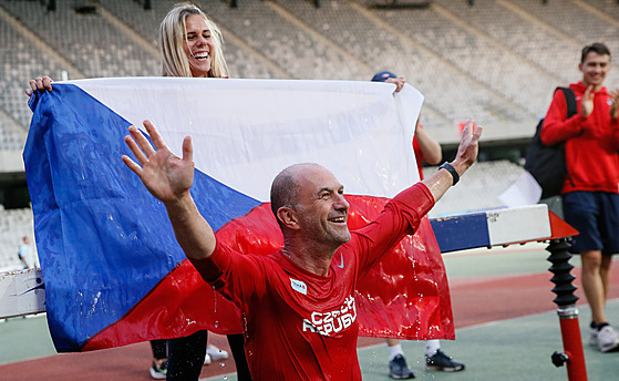éftrenér eské výpravy Pavel Sluka oslavil vítzství národního týmu v první...