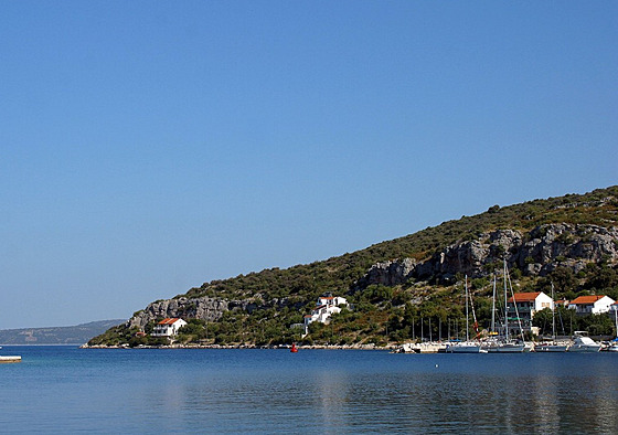 Chorvatský ostrov Drvenik Veli. (24. února 2011)