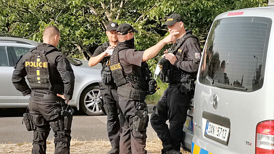 Policisté vyšetřují smrt mladého muže na Praze 8, nevyloučili násilný trestný čin. (20. června 2021)