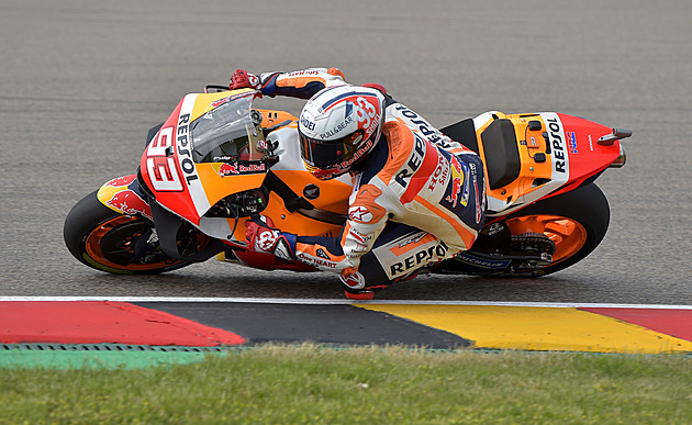 Bývalý šampion Márquez se krátce po skončení sezony MotoGP podrobil operaci paže