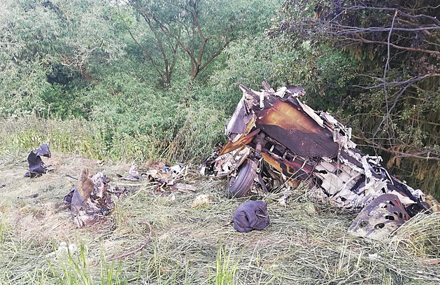 Na Písecku havarovalo historické letadlo, při pádu jeden muž zahynul
