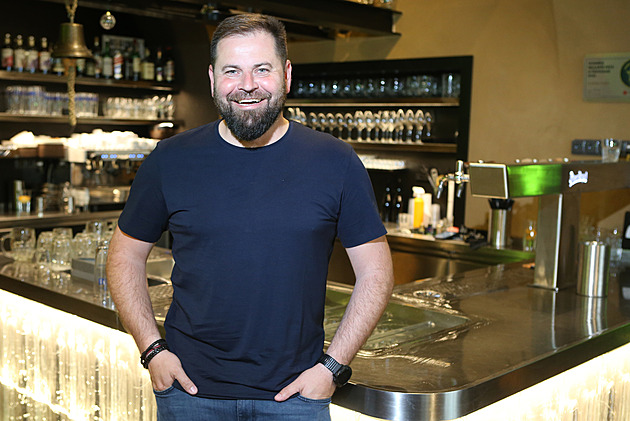 Podnikatel v pohostinství Lubo Kastner v plzeské restauraci Plzeka. (10. 6....