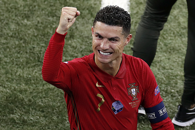 Od Řecka po Francii: 109. Ronaldovi k rekordu gratuloval i střelec z Íránu