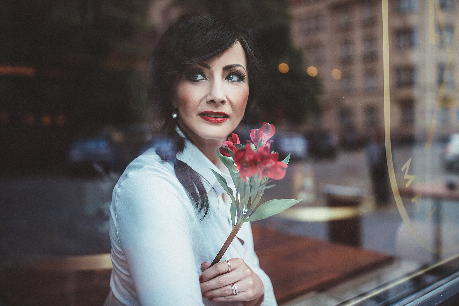 e-tinu-jsem-cvi-ila-s-tu-kou-mezi-zuby-p-izn-v-here-ka-daniela-inkorov