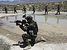 Patrola afghánských voják nedaleko Kábulu (9. kvtna 2021)