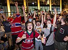 Fanouci hokejist Montrealu si uívají postup do finále.