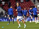 Chorvatský záloník Luka Modri se rozcviuje ped zápasem proti Skotsku.