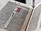 Ústedním bodem je stedovký rukopis latinsky psané bible, která byla v...