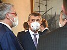 Premir Andrej Babi a ministr obrany Lubomr Metnar na konferenci Nae...