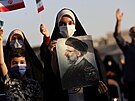 Íránci oslavují volební vítzství prezidentského kandidáta Ebráhíma Raísího....