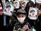 Íránci oslavují volební vítzství prezidentského kandidáta Ebráhíma Raísího....
