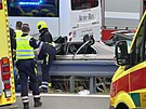 Pi nehod nkolika aut v Praze 4 se zranilo nejspí pt lidí. (22. ervna 2021)