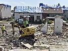 V Mikulicích na Hodonínsku zaaly 29. ervna 2021 první demolice dom po...