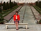 Princezna Diana p�ed Tád� Mahalem (Agra, 11. února 1992)