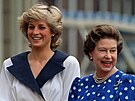 Princezna Diana a královna Albta II. (Londýn, 4. srpna 1987).