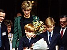 Princezna Diana, princ Harry a princ William p�i odchodu z P�írodopisného muzea...