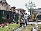 Slab torndo se prohnalo i obc Stebno na Lounsku. I ono ale pchalo velk...