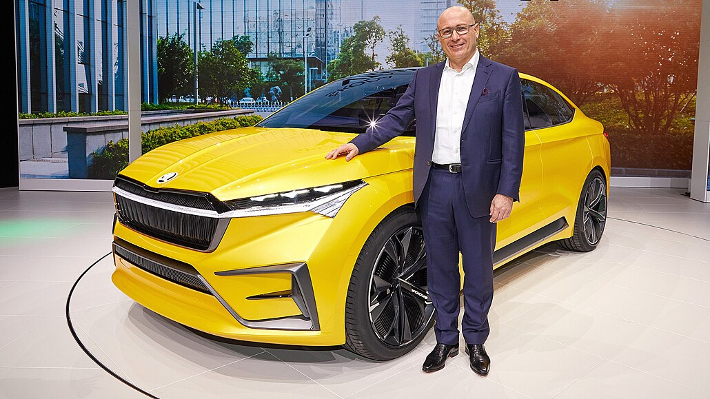 Bernhard Maier při představení konceptu Škoda Vison iV