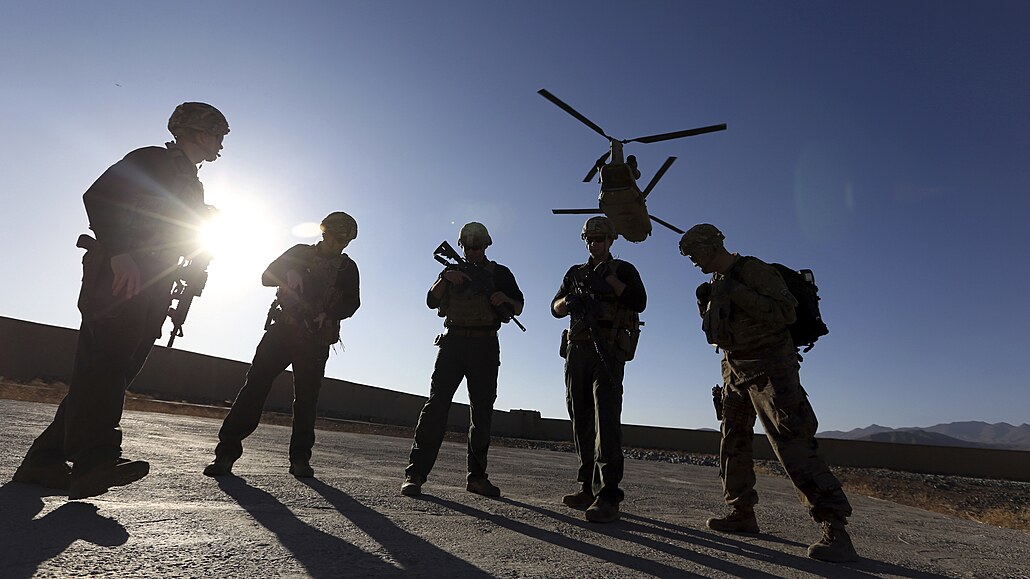 Američtí vojáci čekají v provincii Logar v Afghánistánu. S odchodem amerických...