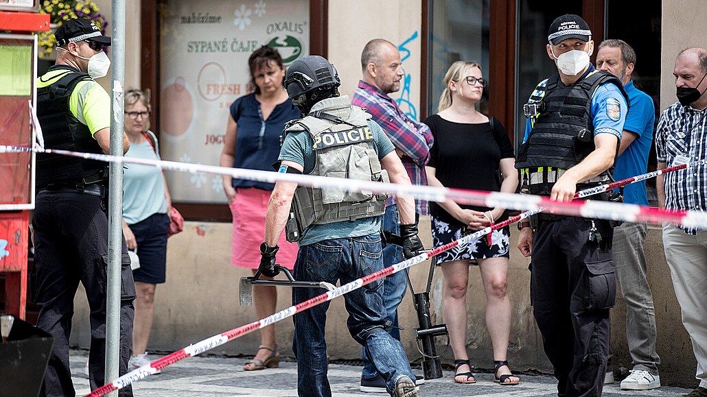 V pražské ulici Bělehradská se dopoledne střílelo, zraněna byla jedna žena,...