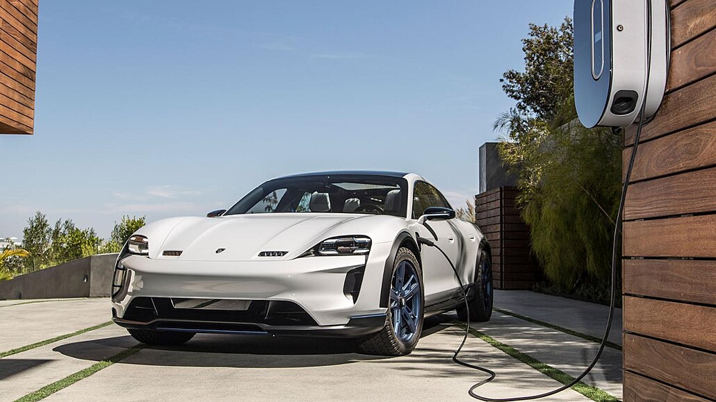 Dávají elektromobily smysl? V Rozstřelu odpoví dopravní expert ČVUT