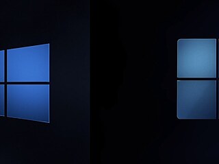 Srovnání starého hranatého a nového zakulaceného loga Windows.