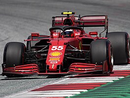panl Carlos Sainz z Ferrari bhem kvalifikace na Velkou cenu trska Formule 1