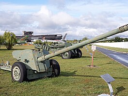 Protitankový kanon 2A19 Rapira byl náhradou starších kanonů BS-3 ráže 100 mm....