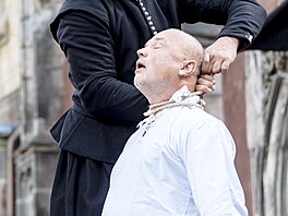 Na Starom�stském nám�stí prob�hla rekonstrukce popravy 27 �eských pán�. (21....