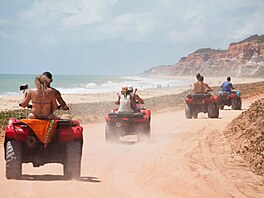 Praia da Azeda, Brazílie. Pláž Praia da Azeda je jednou z mnoha pláží na...