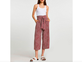Preferujete módní minimalismus? iroké nohavice si skvle rozumí s jednoduchým...