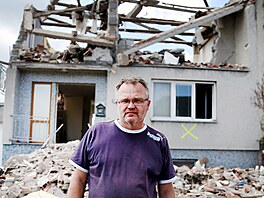 Pavel si se svou ženou koupil dům v Lužicích před sedmi lety. Dříve žili v...