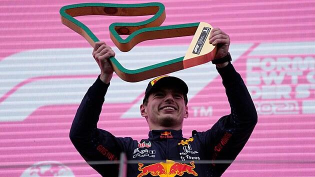 Max Verstappen slav vtzstv na GP trska F1.