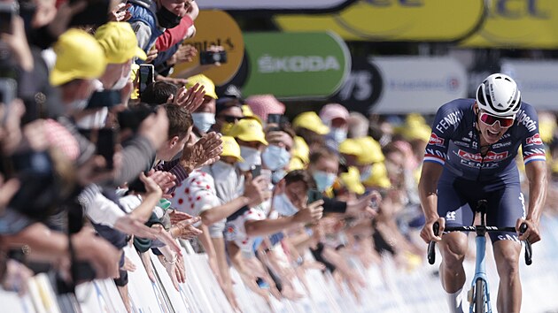 Mathieu van der Poel se bl do cle druh etapy Tour de France.