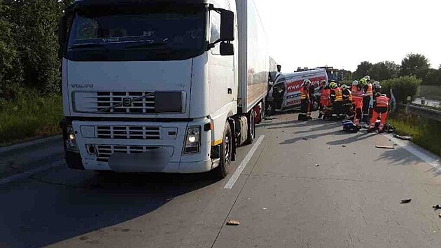 Hasii Olomouckho kraje zasahovali u vn dopravn nehody u Pslavic na D35, kde havarovala dodvka a dv nkladn vozidla.