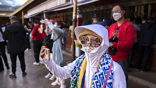 Nezbytné focení selfie při prohlídce kláštera Jokhang Temple ve Lhase