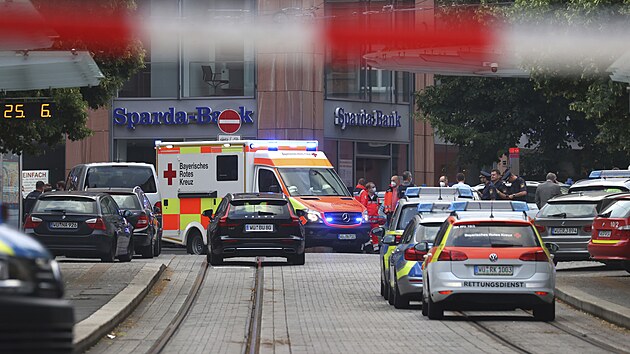 Pi nsilnm inu v centru nmeckho Wrzburgu zemeli nejmn ti lid a est dalch zranno. Policie tonka zadrela. (25. ervna 2021)