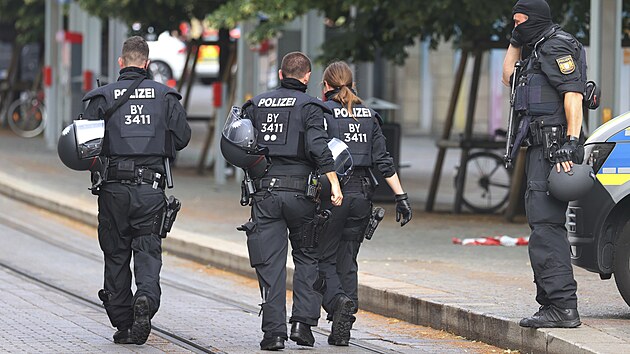 Při násilném činu v centru německého Würzburgu zemřeli nejméně tři lidé a šest dalších zraněno. Policie útočníka zadržela. (25. června 2021)