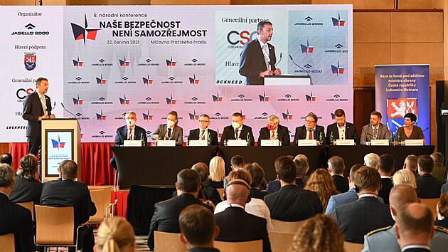 Představitelé všech parlamentních stran na národní konferenci Naše bezpečnost není samozřejmost v Míčovně Pražského hradu