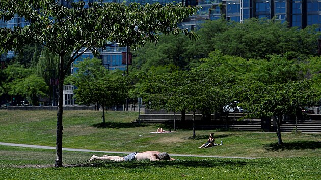 Obyvatele Vancouveru vedra vykázala také do oblíbeného městského parku Davida Lama. (27. června 2021) 
