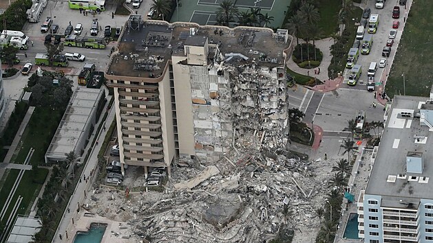 Na Florid se zhroutila vcepodlan budova. (24. ervna 2021)