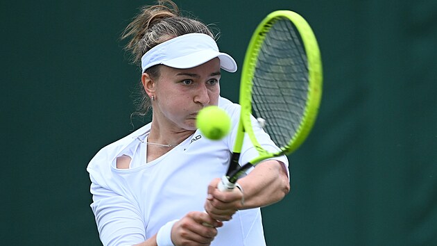 Barbora Krejkov bhem zpasu prvnho kola Wimbledonu